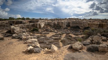 Deniz üzerinde gün batımı, özellikle hafif bulutlar, en güzel doğal olayların biridir. Gün batımı sihrin tüm aşamaları benzersiz, benzersiz gün batımı kendileri gibi.
