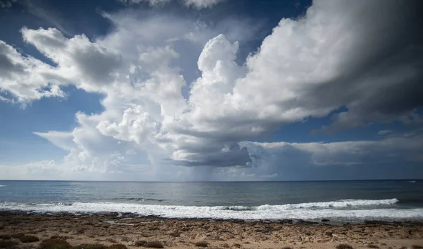 Coucher Soleil Sur Mer Particulier Dans Les Nuages Légers Est — Photo