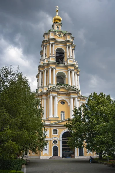 종탑은 후반에 건립되었으며 외에도 노보스 수도원의 정문역할을했습니다 — 스톡 사진