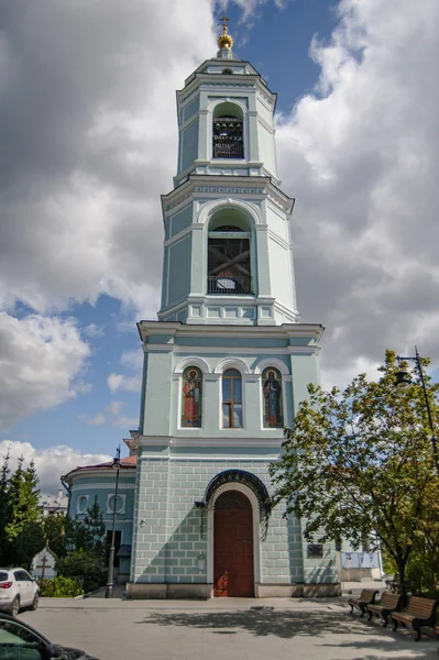 ベルタワーは 17世紀に建てられた古い鐘塔の敷地内に19世紀半ばに建てられ 1812年のモスクワ大火災で大きな被害を受けました — ストック写真