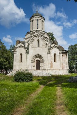 Katedral Moskova'daki en eski kilise binasıdır. Duvarların yapımı ve resmine büyük ressam Andrei Rublev de katıldı. Bu tapınak Moskova Kremlin tüm katedraller daha eskidir.      