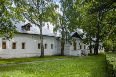 Novodevichy Manastırı'nın kilise korosunun katılımcılarının yaşadığı bu eski binada bir okul ve hastane de vardı..    