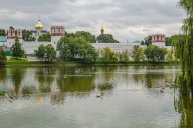 Bu antik Moskova manastırlarının en güzel panoramalarından biridir..     