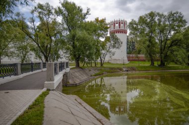  Bugün Moskova'da, yalnızlık ve cazibe bulmak zaten zor böyle.   