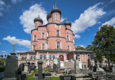 Sovyet gücü sadece Rus soylularının temsilcilerini değil, atalarının mezarlarını da yok etti. Bu nekropol nadir bir istisnadır..       