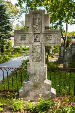 Sovyet gücü sadece Rus soylularının temsilcilerini değil, atalarının mezarlarını da yok etti. Bu nekropol nadir bir istisnadır..       