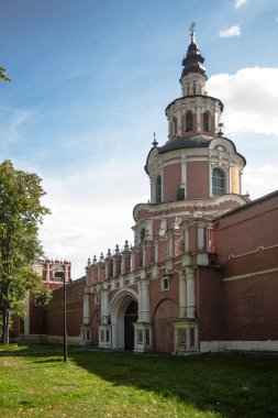 Tüm Sovyet dönemi boyunca, Donskoy Manastırı, Merkez Mimarlık Müzesi'nin bir şubesi olarak hizmet vermiştir, bu nedenle diğer Moskova manastırlarına göre daha iyi korunmuştur..    