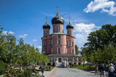 Tüm Sovyet dönemi boyunca, Donskoy Manastırı, Merkez Mimarlık Müzesi'nin bir şubesi olarak hizmet vermiştir, bu nedenle diğer Moskova manastırlarına göre daha iyi korunmuştur..    