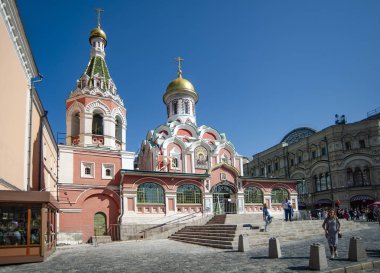 Katedral, Rus ordusunun yabancı işgalcileri Moskova'dan kovarak kovdığı ikona tapmak için inşa edildi..    