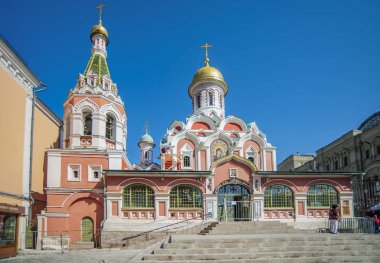 Katedral, Rus ordusunun yabancı işgalcileri Moskova'dan kovarak kovdığı ikona tapmak için inşa edildi..    