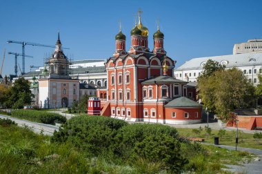 Manastır Romanov boyars emlak dayanmaktadır ve Romanov klan kalıntıadını taşır - Tanrı'nın Annesi simgesi 