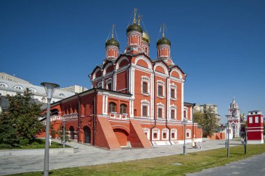 Manastır Romanov boyars emlak dayanmaktadır ve Romanov klan kalıntıadını taşır - Tanrı'nın Annesi simgesi 