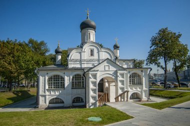 Moskova'nın en eski ortak kiliselerinden birinin taş binası 16. Daha önce, ahşap bir kilise bu sitede durdu.     