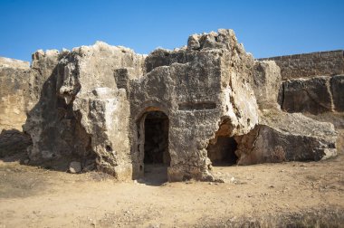 Mezar yapılarının ihtişamı nedeniyle kentin antik nekropolüne Kraliyet Mezarları adı verilir. Romalılar onu yağmaladılar ve nekropolü taş ocağına çevirdiler..