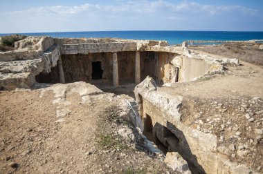 Mezar yapılarının ihtişamı nedeniyle kentin antik nekropolüne Kraliyet Mezarları adı verilir. Romalılar onu yağmaladılar ve nekropolü taş ocağına çevirdiler..