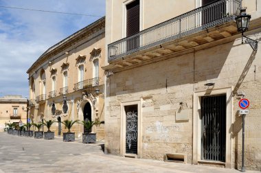 Lecce Barok Floransa yanı sıra Puglia Barok Başkenti denir. Şehir yerel kireçtaşı 