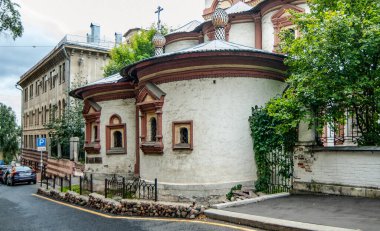 Bely Gorod (Bely Gorod) - 14-16 yüzyılda Moskova 'nın Kremlin' e bitişik tarihi bölgesi. Soylular, zanaatkarlar ve kale duvarlarıyla çevrili bir yerdi..     