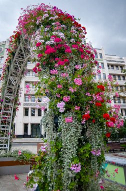18. yüzyılda Beyaz Şehir 'in kale duvarı yıkıldı ve yerine bir Boulevard halkası kuruldu. Arabaya servis kulelerinin isimleri modern karelerin adlarıyla korunmuş..  