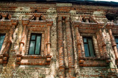 Orta çağda Moskova 'da yerleşim yerleri ortaya çıktı ve bir ev, bahçe ve ek binalardan oluşuyordu. Lopukhins soylularının evi şehrin en eskilerindendir..      