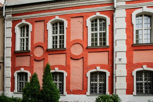 18世紀 シュチェルバトフ公はバロック様式で市の荘園を建設した それからN キトロヴォ将軍によって購入され 古典的なスタイルで家の一部を再建しました — ストック写真