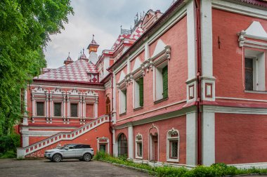 The medieval Palace from the beginning of the 18th century to 1917 belonged to the richest family of princes Yusupov. All the princely additions to this Palace are made in the Old Russian style    clipart