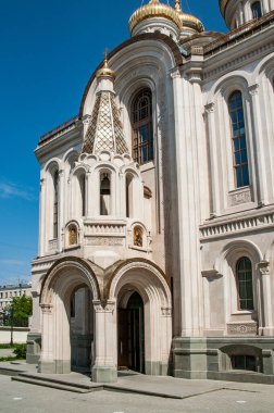 İlk Moskova prensi Daniel 1281 yılında Moskva Nehri kıyısında Danilov Manastırı 'nı kurdu. Manastır Moskova 'nın varoşlarında bir kale olarak hizmet verdi..          
