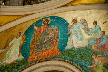 Moskova / Rusya 06 / 11 / 2020 Rus geleneğine göre, yeni katedral tepeden tırnağa resimlerle kaplı, fakat hafifliği, havası ve ışık bolluğu ile hayret verici..   