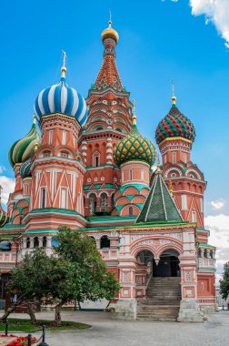 Ara Katedral dokuz küçük ama çok uzun kiliseden oluşur. Bir iç galeri ile birbirlerine bağlılar ve eşsiz bir mimari topluluk oluşturuyorlar..     