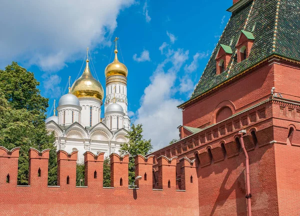 Derrière Les Murs Kremlin Ensemble Grandiose Palais Cathédrales Orthodoxes Musées — Photo