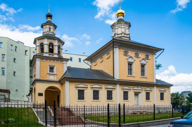 Adı St. Barbara Kilisesi 'nden gelen Varvarka antik caddesinde birçok antik Moskova mimarisi anıtı korunmuştur..  