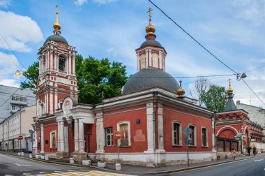 Sayısız yeniden yapılanma, 8. yüzyılda Moskova topraklarında ortaya çıkan efsanevi bir köy olan Podkopai 'deki 16. yüzyıl Aziz Niklas Kilisesi' nin görünümünü bozmuştur..   