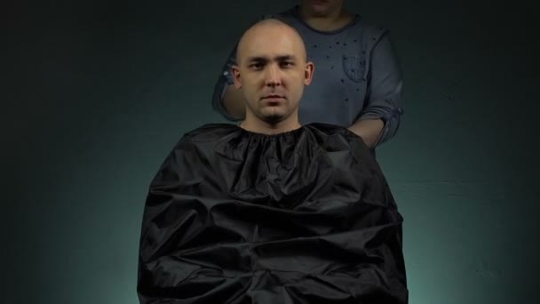 妇女和白种人秃头男人 — 图库视频影像