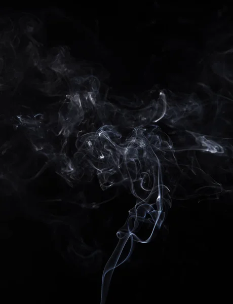 Bílý kouř z doutnajícího aromastick — Stock fotografie
