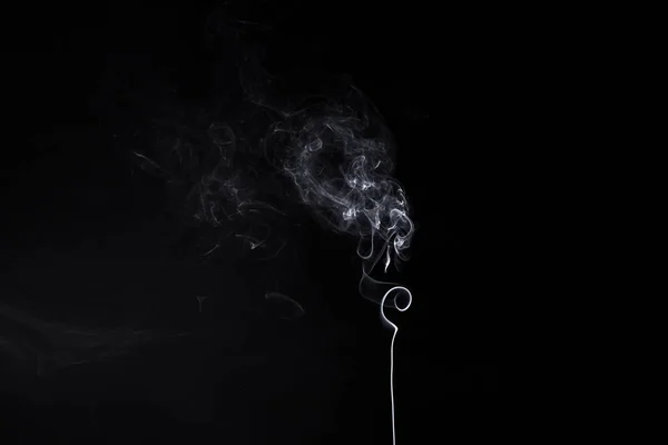 Pionowe smoky wirowa spalania aromastick — Zdjęcie stockowe