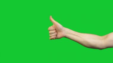 Jest yeşil arka plan üzerinde içme erkek