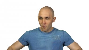 Hüner kel adam beyaz arka plan üzerinde gösterilen