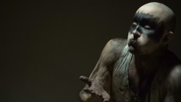 chauve homme vomit noir vomissements 