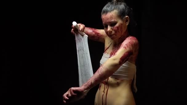 Bandażowanie ran dziewczyna — Wideo stockowe