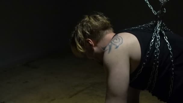 Addict bound in chains — Stock Video