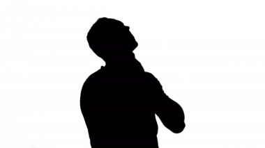 Boğaz ağrısı ile genç adam silüeti