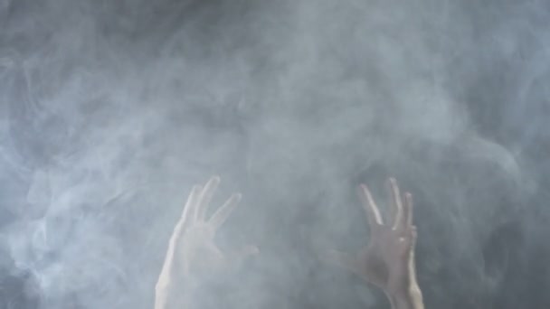 4 k の手で白い蒸気霧のテクスチャ — ストック動画