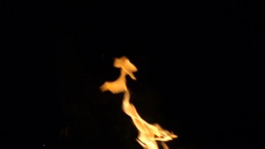 Alev yanan görüntüleri