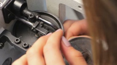 Dikiş kürklü mantolar Mink görüntülerini fırlatır