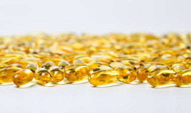 Fotoğraf sarı sağlıklı balık yağı kapsül