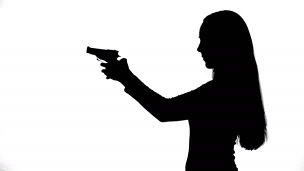 Filmati di ragazza con pistola — Video Stock