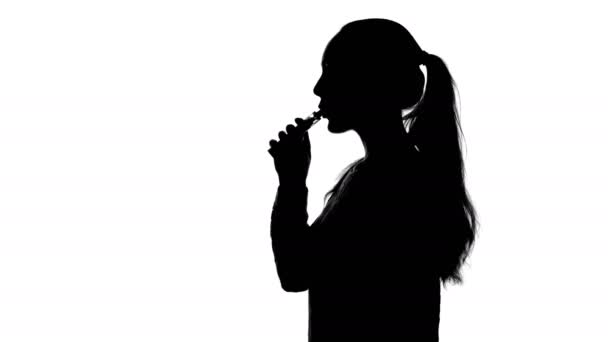 Footage of young woman with electronic cigarette — Stock Video