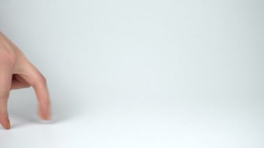 Parmakları yürüyen kadının görüntüleri