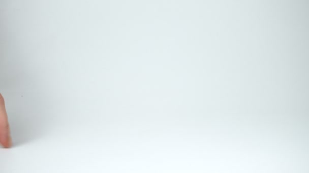 Doigts marchants avec poing frappant 