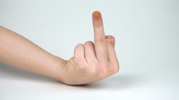 Images de la main montrant le doigt du milieu 