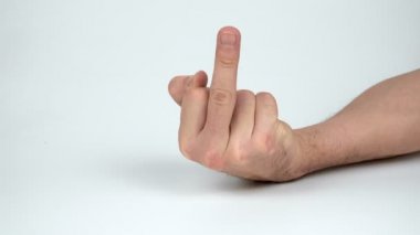 Middlefinger gösterilen El mans
